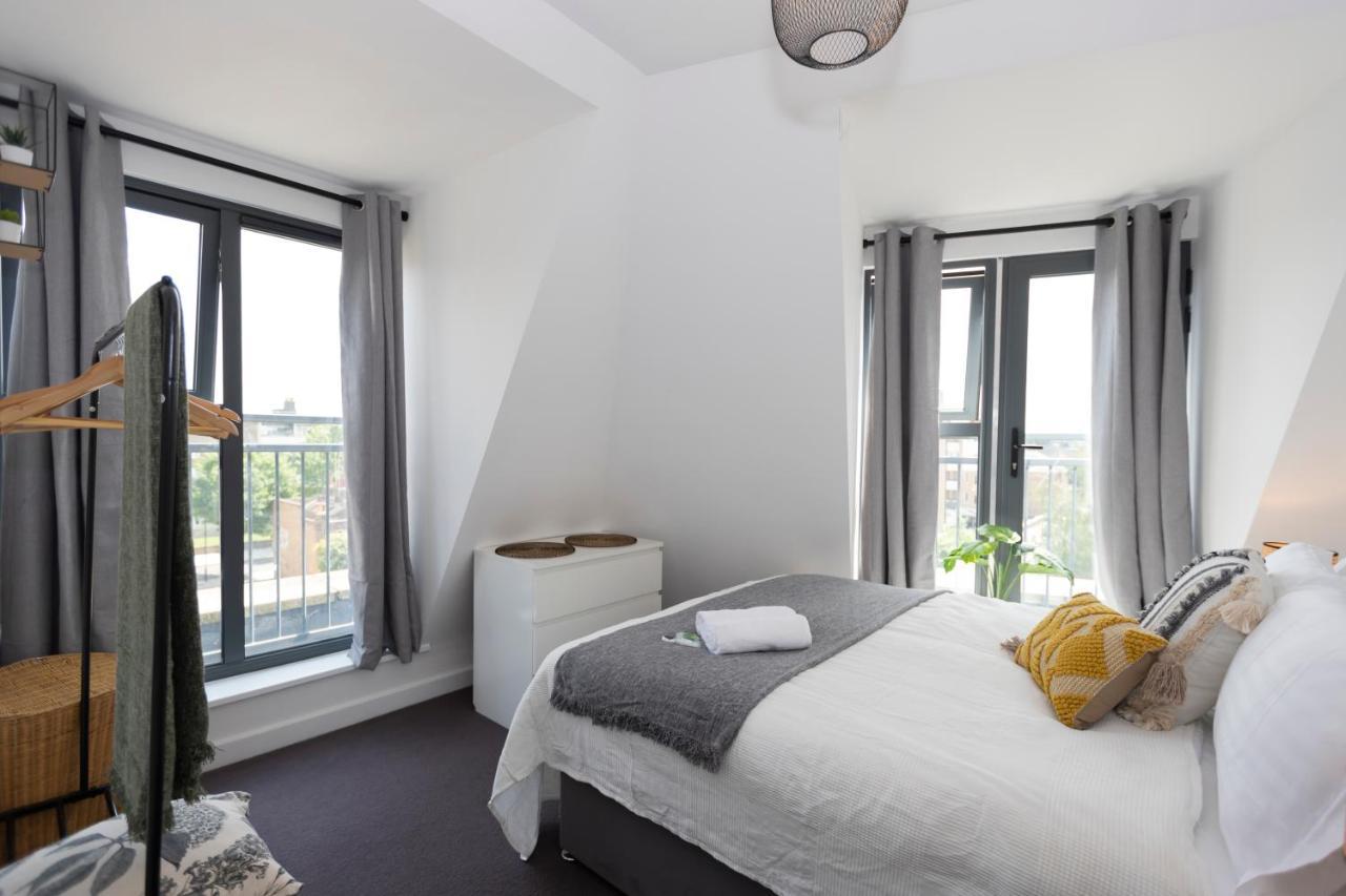Stunning 3 Bedroom Penthouse With Terrace And Lift Londra Dış mekan fotoğraf