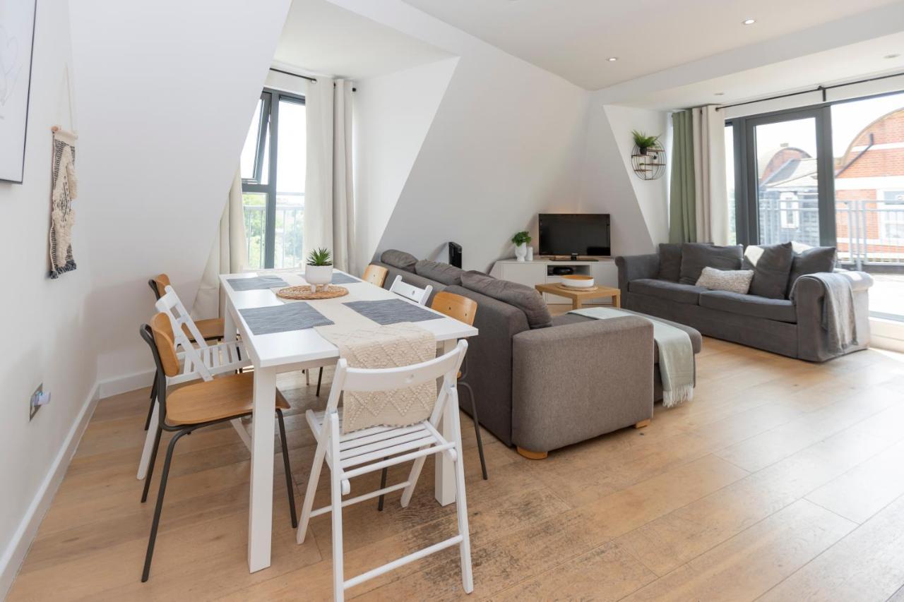 Stunning 3 Bedroom Penthouse With Terrace And Lift Londra Dış mekan fotoğraf